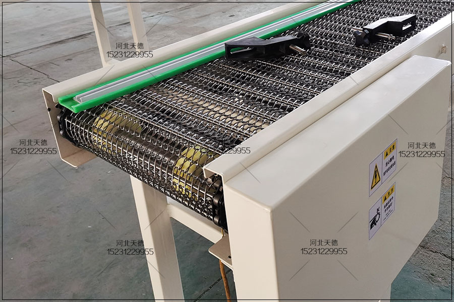 網(wǎng)帶輸送機