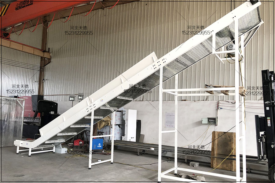 鏈板輸送機(jī)